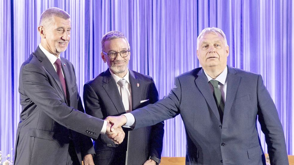 Andrej Babis (l-r), Herbert Kickl und Viktor Orban in Wien. Foto: Tobias Steinmaurer/APA/dpa