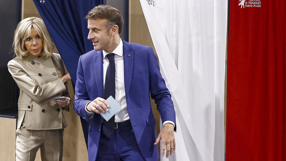 Am 30. Juni und 7. Juli sind in Frankreich Parlamentswahlen. Auch Präsident Emmanuel Macron und seine Frau Brigitte gehen wählen. Foto: dpa/Yara Nardi