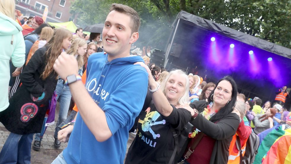 In Emden wird es bunt und vielfältig, dort wird der CSD gefeiert. Das Foto stammt aus unserem Archiv. Foto: Hock/Archiv