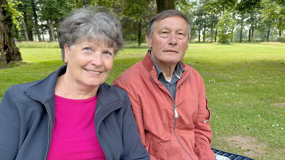 Gisela und Klaus Petrausch aus Bad Salzuflen sind ein paar Tage in Leer im Urlaub. Foto: Nording