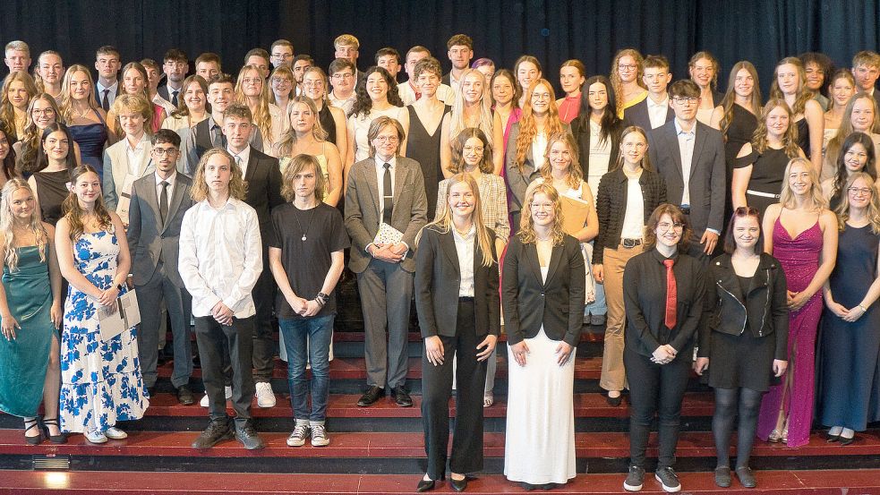 Froh und glücklich über das bestandene Abitur stellten sich die 78 TGG-Absolventen zu einem Erinnerungsfoto auf. Foto: privat