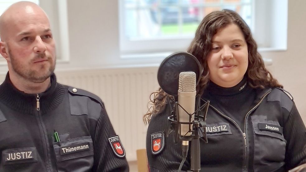 Jessica und Sebastian machen aktuell ihre Ausbildung zu Justizvollzugsfachwirten. Foto: Menke/JVA Meppen