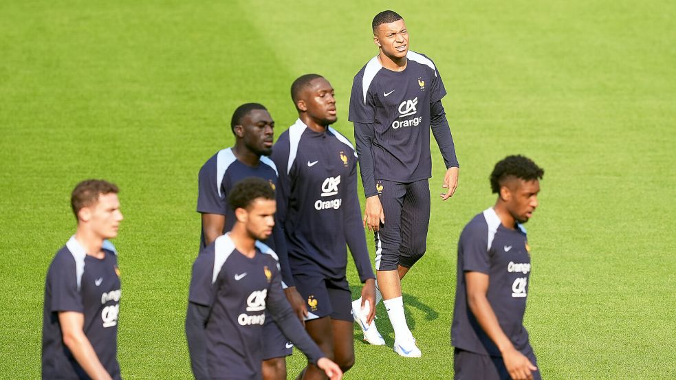 Entspannt in Paderborn: Kylian Mbappé und Frankreichs Nationalmannschaft campieren in Ostwestfalen. Foto: dpa/PA Wire