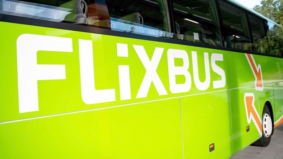 Flix, das neben Bussen auch Züge betreibt, hat neue Investoren. Foto: Fabian Sommer/dpa