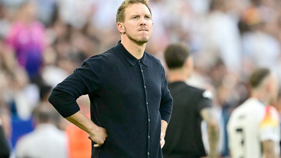 Erst fassungslos, dann hoffnungsvoll: Bundestrainer Julian Nagelsmann nach dem EM-Aus mit der deutschen Nationalmannschaft. Foto: afp/TOBIAS SCHWARZ