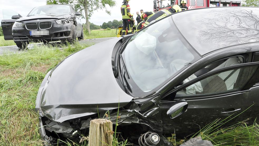 Ein Auto landete im Straßengraben. Foto: Wolters