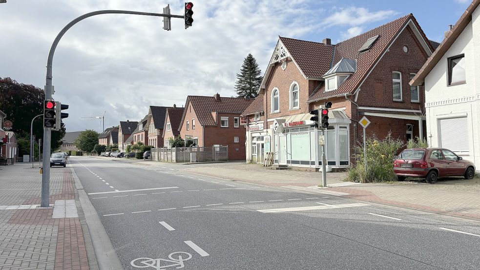 Weit und breit nichts zu sehen, über Rot sollte man dennoch nicht fahren: Diese Ampel an der Wolthuser Straße hat einige Zeit gezickt. Foto: Schuurman