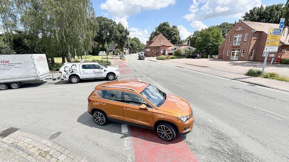 Warten auf die Ampel: An der Ostertorstraße, Ecke Schützenstraße passiert in Remels derzeit nichts. Foto: Ortgies