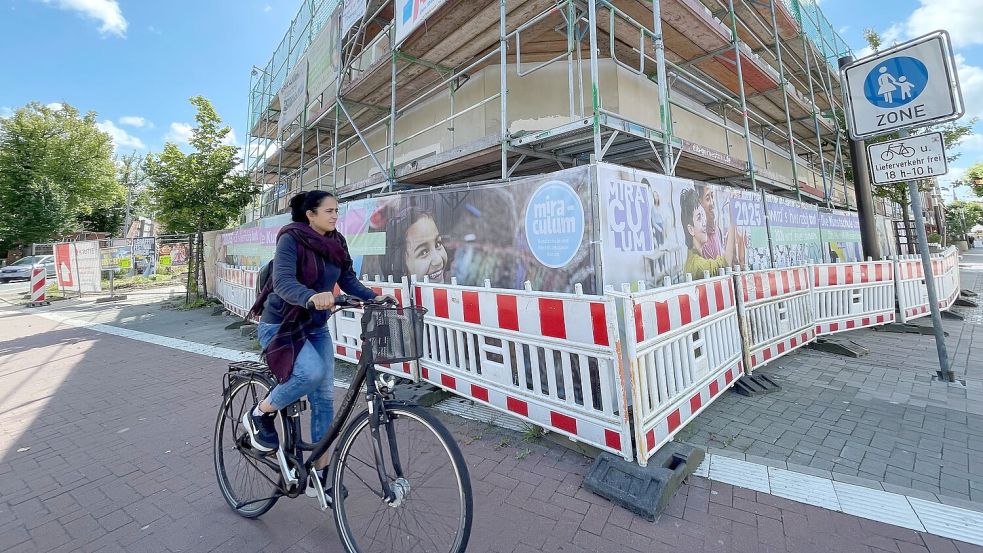 Noch ist das künftige Gebäude der Kunstschule eingerüstet. Foto: Boschbach