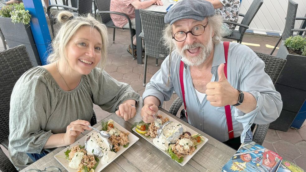 Bettina Göschl und Klaus-Peter Wolf haben die besonderen Spendenteller bereits probiert. Foto: Privat