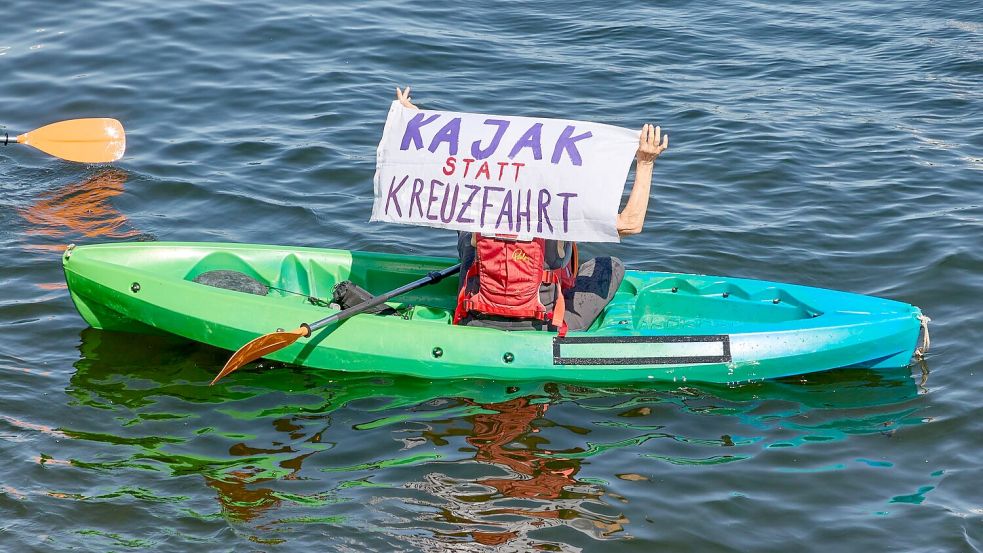 Kritik an Kreuzfahrten wegen ihrer Klimabilanz wird immer wieder laut. (Archivbild) Foto: Georg Wendt/dpa