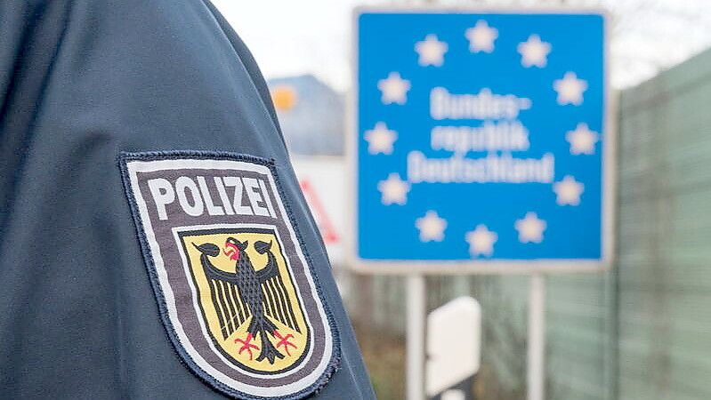 Ein 22-Jähriger überquerte die Grenze mit Kokain in der Hose – und wurde von der Polizei erwischt. Symbolbild: Bundespolizei