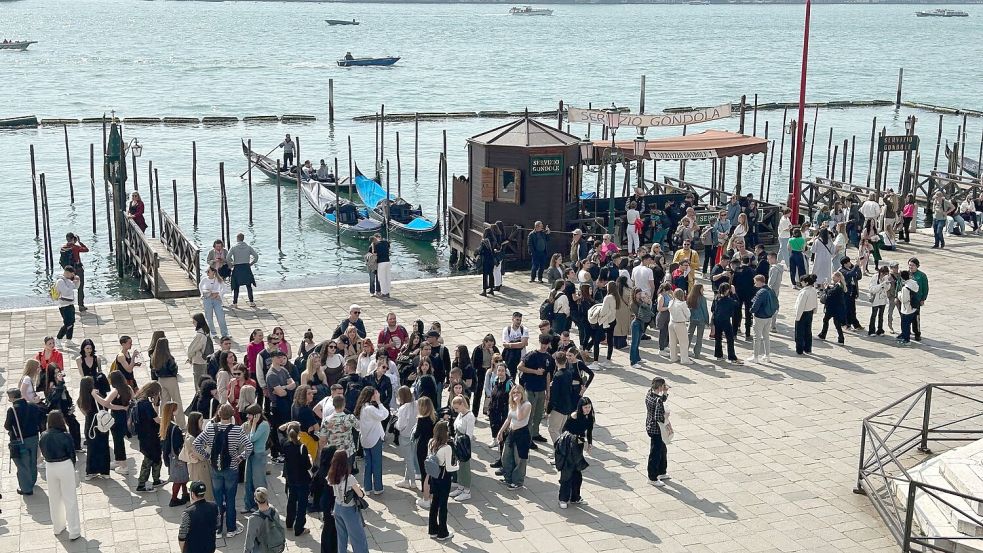 Venedig verteuert wohl ab 2025 den Eintritt für Tagestouristen. (Foto: Archiv) Foto: Christoph Sator/dpa