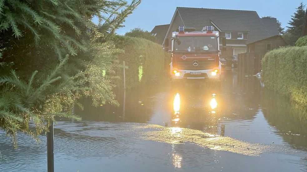 Straßen verwandelten sich am Freitag in Seenlandschaften. Foto: Homes