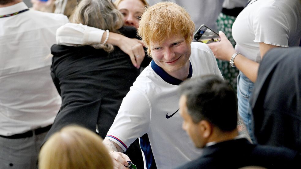 Mit Popstar Ed Sheeran wird auch beim EM-Finale in Berlin wieder gerechnet. Foto: dpa/Fabian Strauch