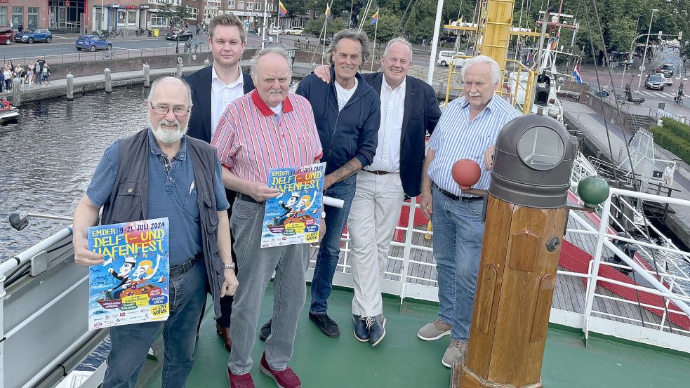 Freuen sich auf das diesjährige Emder Delft- und Hafenfest: das Organisations-Team mit Uwe Hellmann (von links), Andre Janssen, Willi Grix, Martin Sährig, Frank Nowak und Wilhelm Eilers. Foto: Weiden