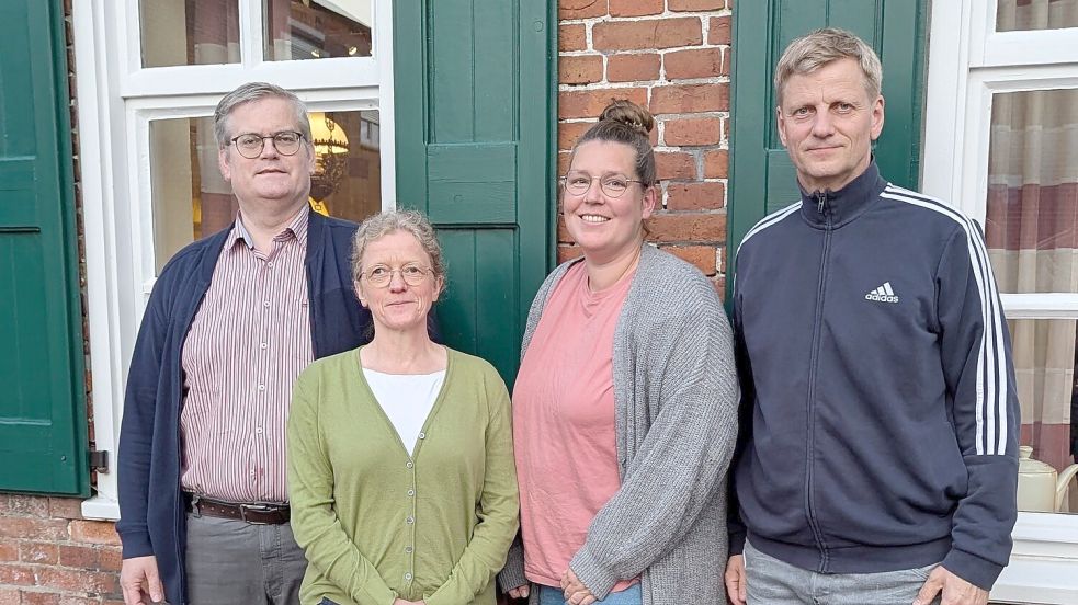 Sie bilden den Vorstand des Kunst- und Kulturzirkels Brookmerland (von links): Holger Kleen, Frauke Barkhoff, Helke Aeilts und Reinhold Schröder. Es fehlt Maike Schoolmann-Janssen. Foto: privat