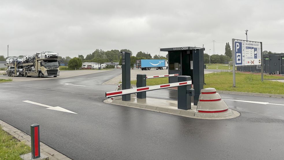 Sieben Uhr in der Früh: Die meisten Lkw haben den neuen Rastplatz schon wieder verlassen und sind auf der Piste. Foto: Schuurman