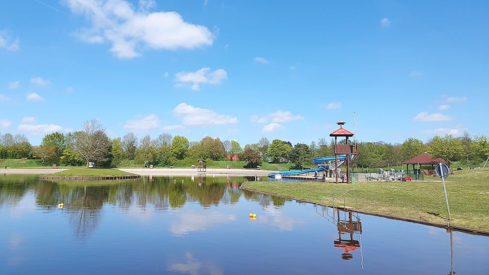 Der Badesee in Großsander bietet auch einen Spielplatz. Foto: Archiv