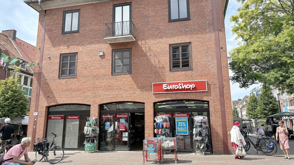 Geschäftswechsel in der Alten Waage: Euro-Shop zieht aus, Björnson Store zieht kurzzeitig ein. Foto: Schuurman