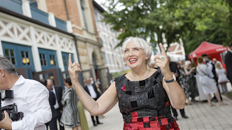 Grandiose Idee für Bayreuth: Claudia Roth (Bündnis 90/Die Grünen), Kulturstaatsministerin, bei der Eröffnung der Bayreuther Richard-Wagner-Festspiele im Festspielhaus auf dem Grünen Hügel. Foto: dpa/Daniel Löb