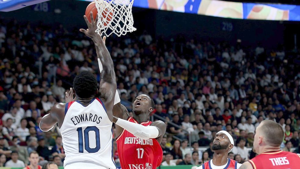 Führte Deutschland bei der WM-Überraschung an: Dennis Schröder. Foto: Matthias Stickel/dpa