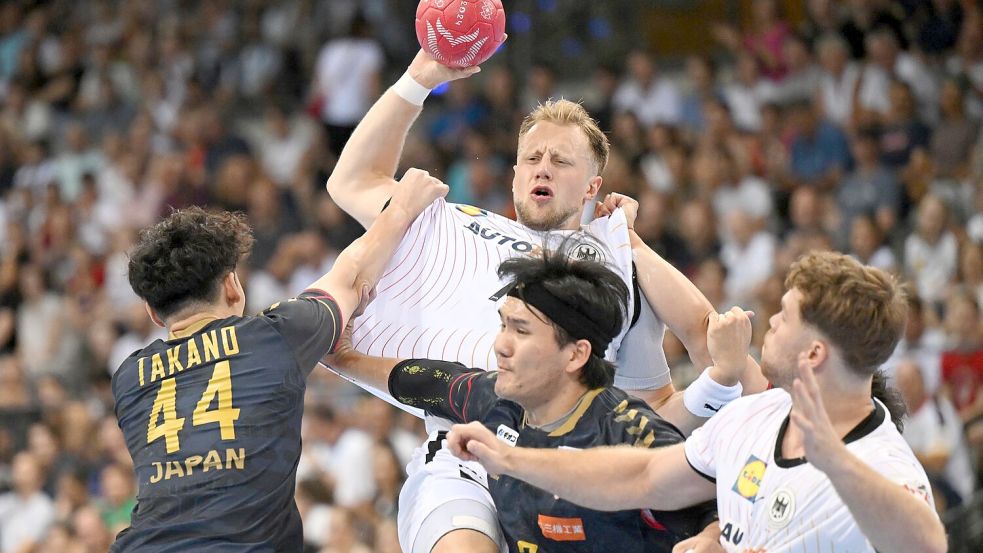 Deutschlands Handballer sind in Olympia-Form. Foto: Marijan Murat/dpa