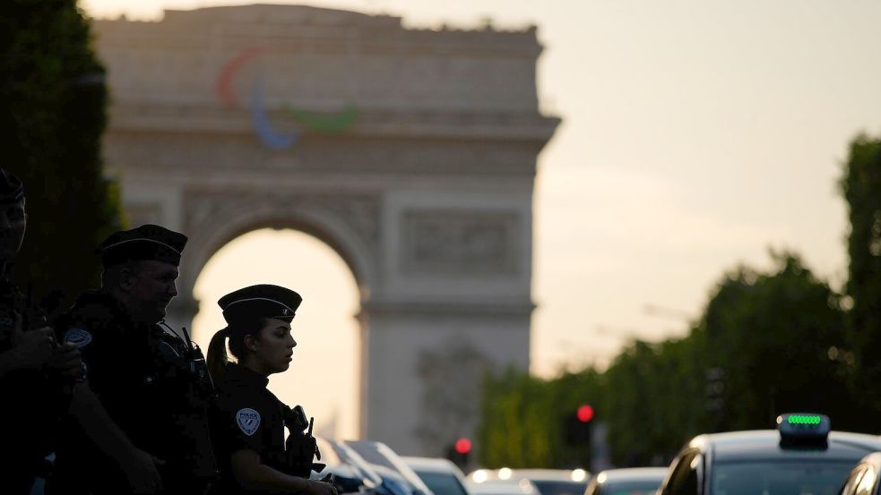 Tausende Polizisten wachen während Olympia über Paris. Foto: David Goldman/AP/dpa