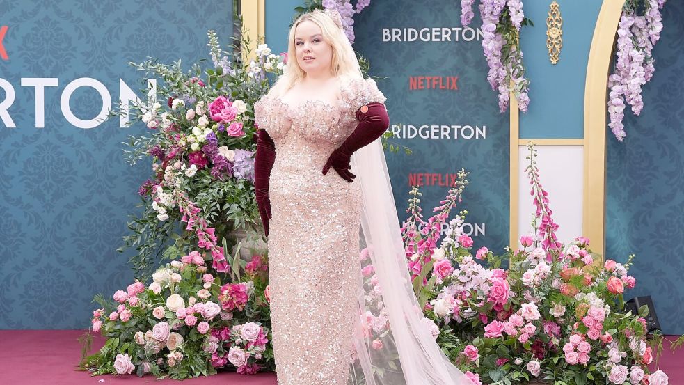 Die irische Schauspielerin Nicola Coughlan ist in der Rolle der Penelope Featherington der Star der dritten Staffel des Netflix-Welterfolgs „Bridgerton“. (Archivfoto) Foto: Lucy North/PA Wire/dpa