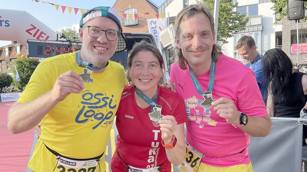 Finisher-Foto in Löningen mit (von rechts) Ingo Hellmers, Clarissa Scherzer und Dirk Hellmers. Foto: Hellmers