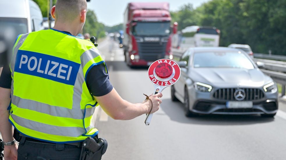 Die Bundespolizei hat im Zuge der umfassenden Grenzkontrollen zur Fußball-EM mehr als 1,6 Millionen Menschen beim Grenzübertritt überprüft. Foto: Patrick Pleul/dpa