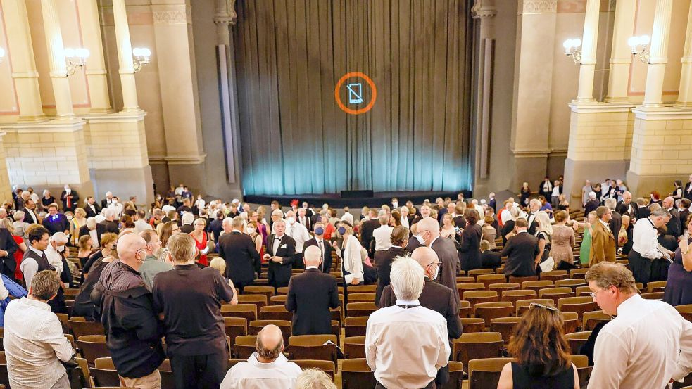 Bitte in Bayreuth nicht als Letzter aus der Pause kommen, wenn man in der Mitte sitzt. (Archivbild) Foto: Daniel Löb/dpa