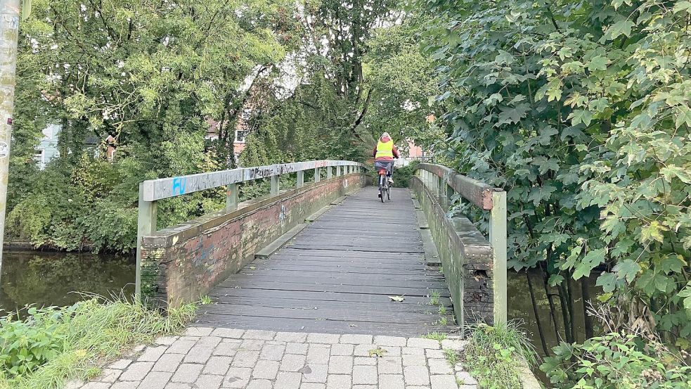 Kommt jetzt neu: die Wall-Brücke über dem Stadtgraben zur Bolardusstraße. Foto: Schuurman