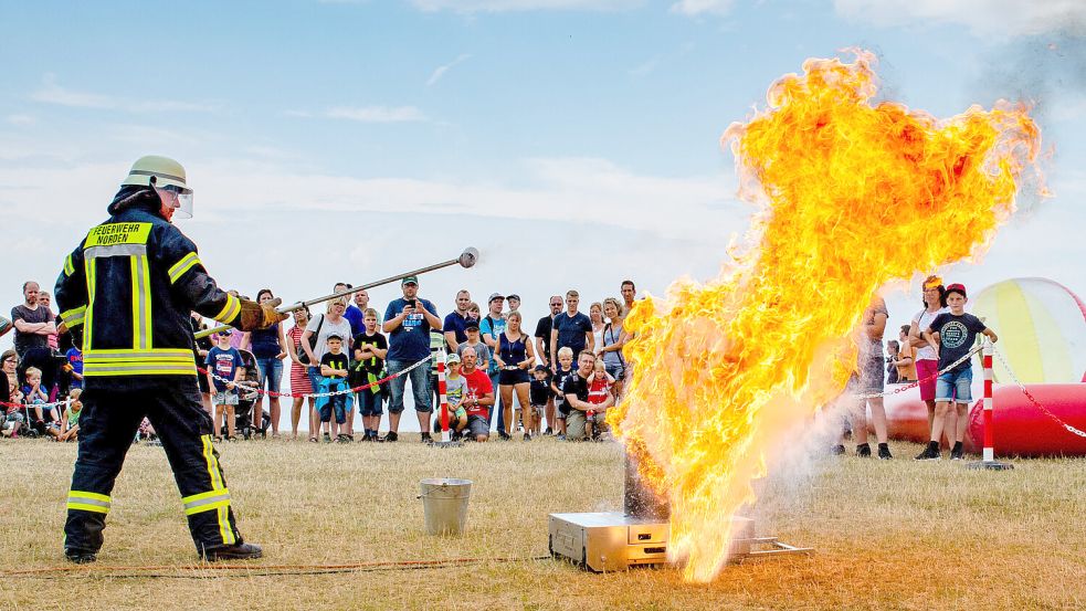 Ähnlich spektakuläre Vorführungen wie 2018 wird es auch diesmal bei den Feuerwehrtagen in Norddeich geben.Foto: Folkert Bents