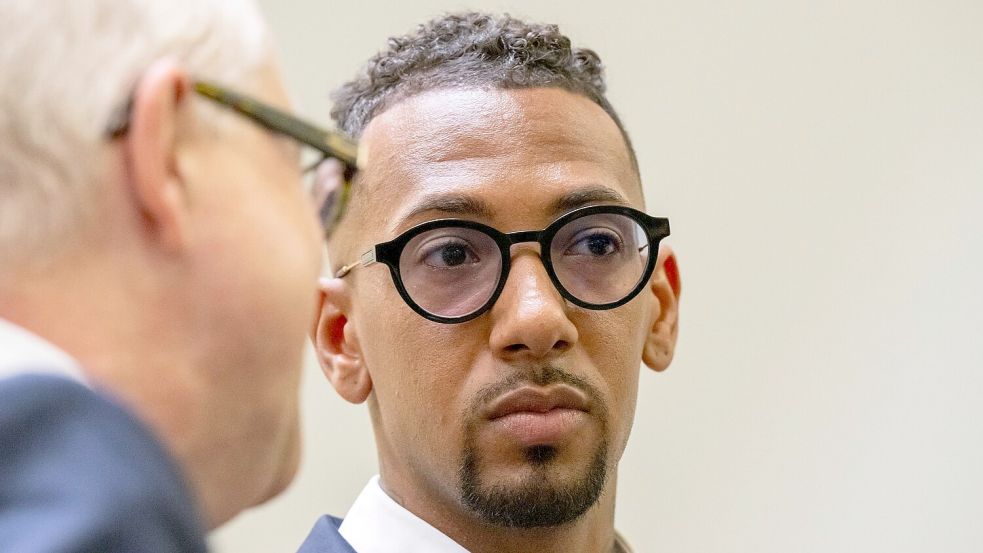 Jerome Boateng war vom Gericht schuldig gesprochen und verwarnt worden. Die Staatsanwaltschaft will, dass das Verfahren damit nicht beendet ist. (Archivbild) Foto: Peter Kneffel/dpa