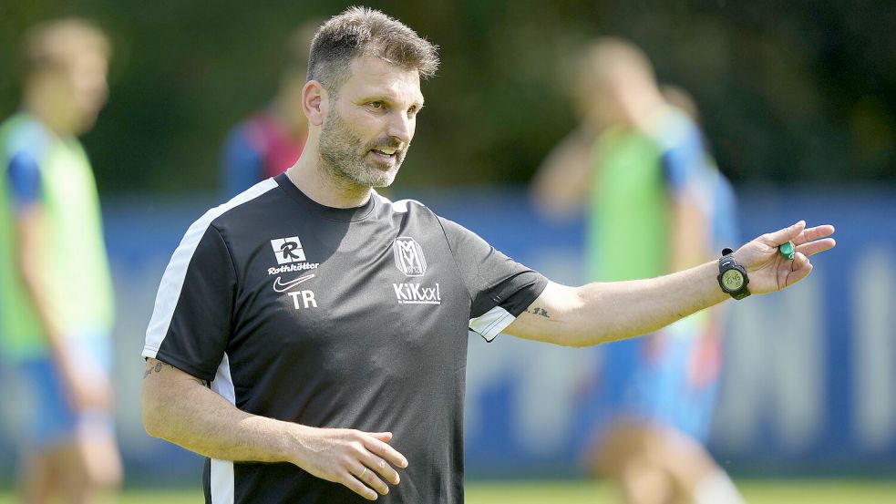 Für 15 Regionalliga-Trainer ist der SV Meppen mit Coach Adrian Alipour der große Favorit. Foto: Scholz/Imago