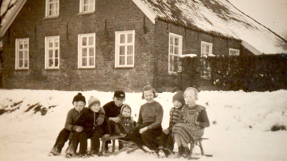 Eine Kinderschar vor dem Compagniehaus. Foto: privat