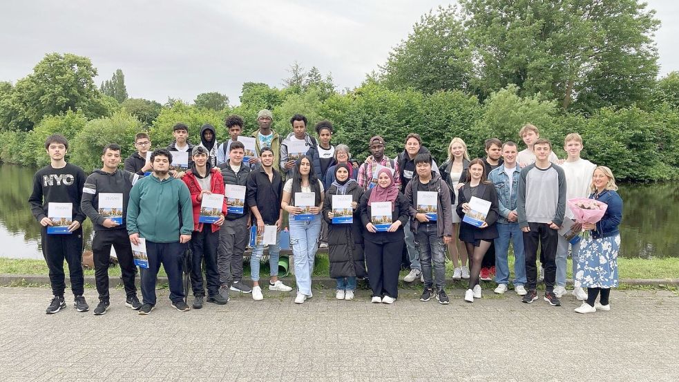 Den Schulabschluss in der Tasche sehen diese jungen Menschen ihrer beruflichen Zukunft fröhlich und erwartungsvoll entgegen. Foto: privat