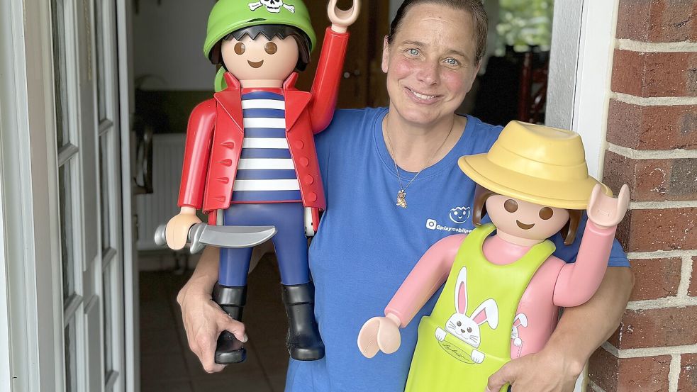 Riesiger Playmobil-Fan: Pamela Dietricht aus Lengerich sammelt die Figuren seit frühesten Kindheitstagen. Foto: Ankea Janßen