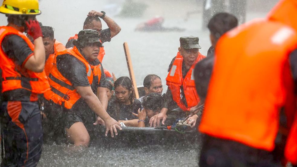 Der Taifun hatte den Südwestmonsun noch verstärkt. Foto: Basilio Sepe/ZUMA Press Wire/dpa