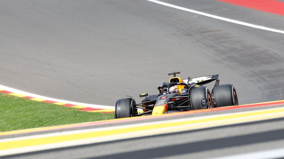 Max Verstappen gibt in Spa Gas. Foto: Geert Vanden Wijngaert/AP