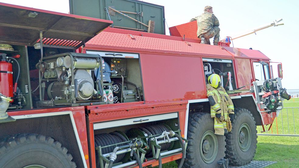 Die Bundeswehr-Feuerwehr zeigte ihr beeindruckendes Großgerät auf der Drachenwiese. Foto: Aiko Recke