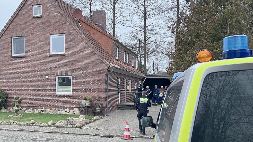 Im Januar wurde in diesem Haus in Hage die Leiche einer 65 Jahre alten Frau gefunden. Foto: Rebecca Kresse