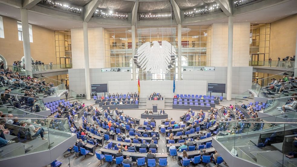 Ob das Wahlrecht noch vor der Bundestagswahl 2025 angepasst wird, blieb zunächst offen. (Archivbild) Foto: Michael Kappeler/dpa