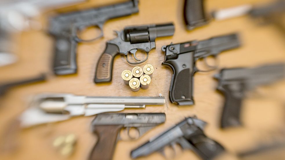 Die Waffenbehörde der Stadt Emden hat jetzt 69 Waffen zur Vernichtung gegeben, die im Lauf des vergangenen Jahres zur Aufbewahrung abgegeben worden waren. Symbolbild: dpa