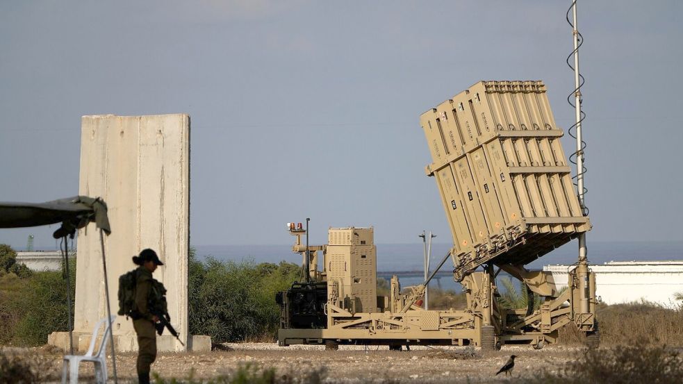 Israel rüstet sich mit dem Raketenabwehrsystem Iron Dome gegen mögliche Angriffe seiner Feinde. Foto: Ariel Schalit/AP/dpa