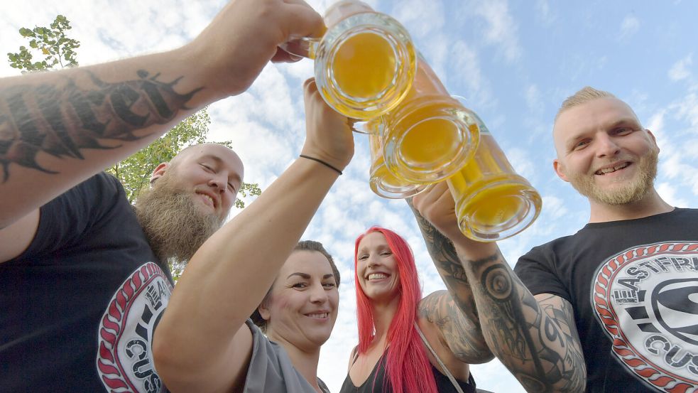 Das Stemmen von schweren Bierkrügen stärkt den Bizeps wohl nur bei Kellnern. Foto: Archiv/Ortgies