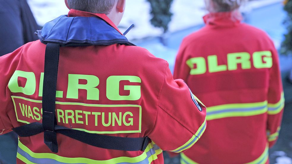 Auch die DLRG wird vor Ort sein. Foto: Seeger/dpa