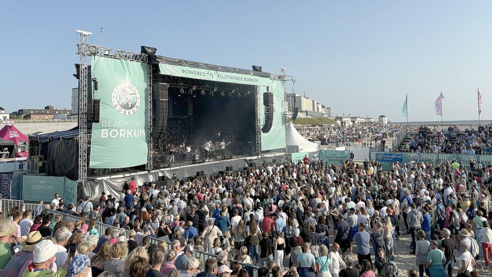 Unsere Reporter sind auf den Borkumer Beach Days – auch beim Silberkonzert. Foto: Pentzlin