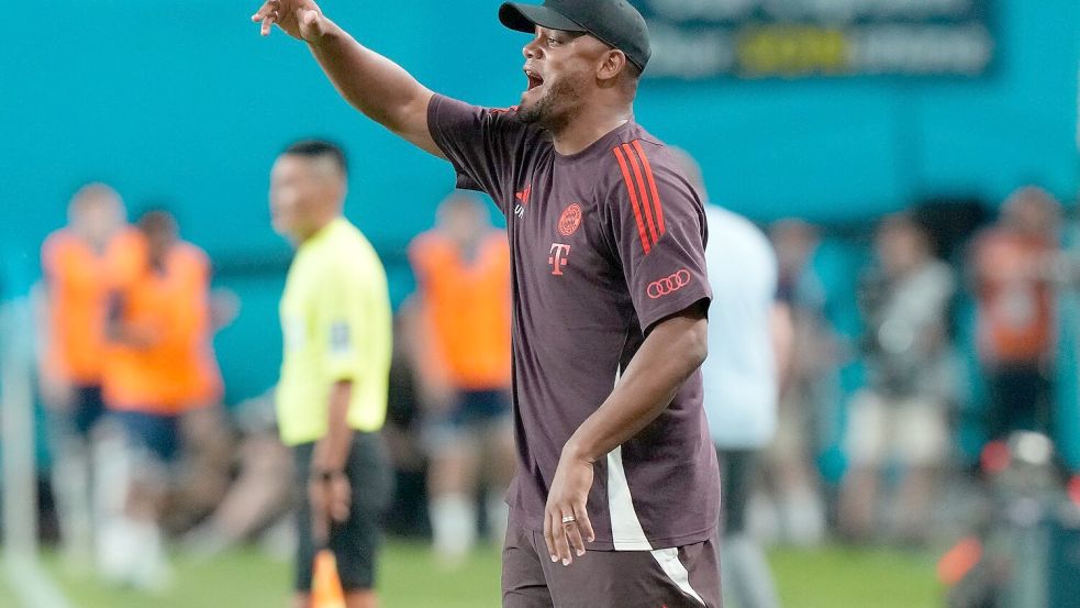 Coacht sehr aktiv und lautstark an der Seitenlinie: Vincent Kompany. Foto: Ahn Young-joon/AP/dpa